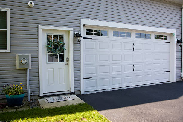 24/7 Emergency Garage Door Panel Replacement experts in Corsicana, TX